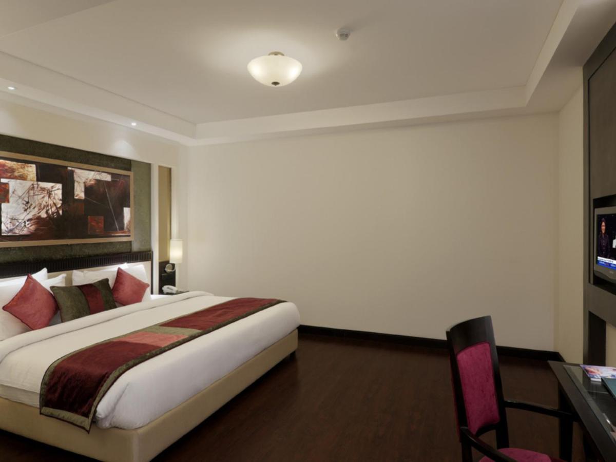 Inde Hotel Vista Woods Huda City Centre, Gurgaon Exterior foto