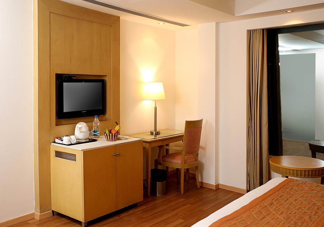 Inde Hotel Vista Woods Huda City Centre, Gurgaon Exterior foto
