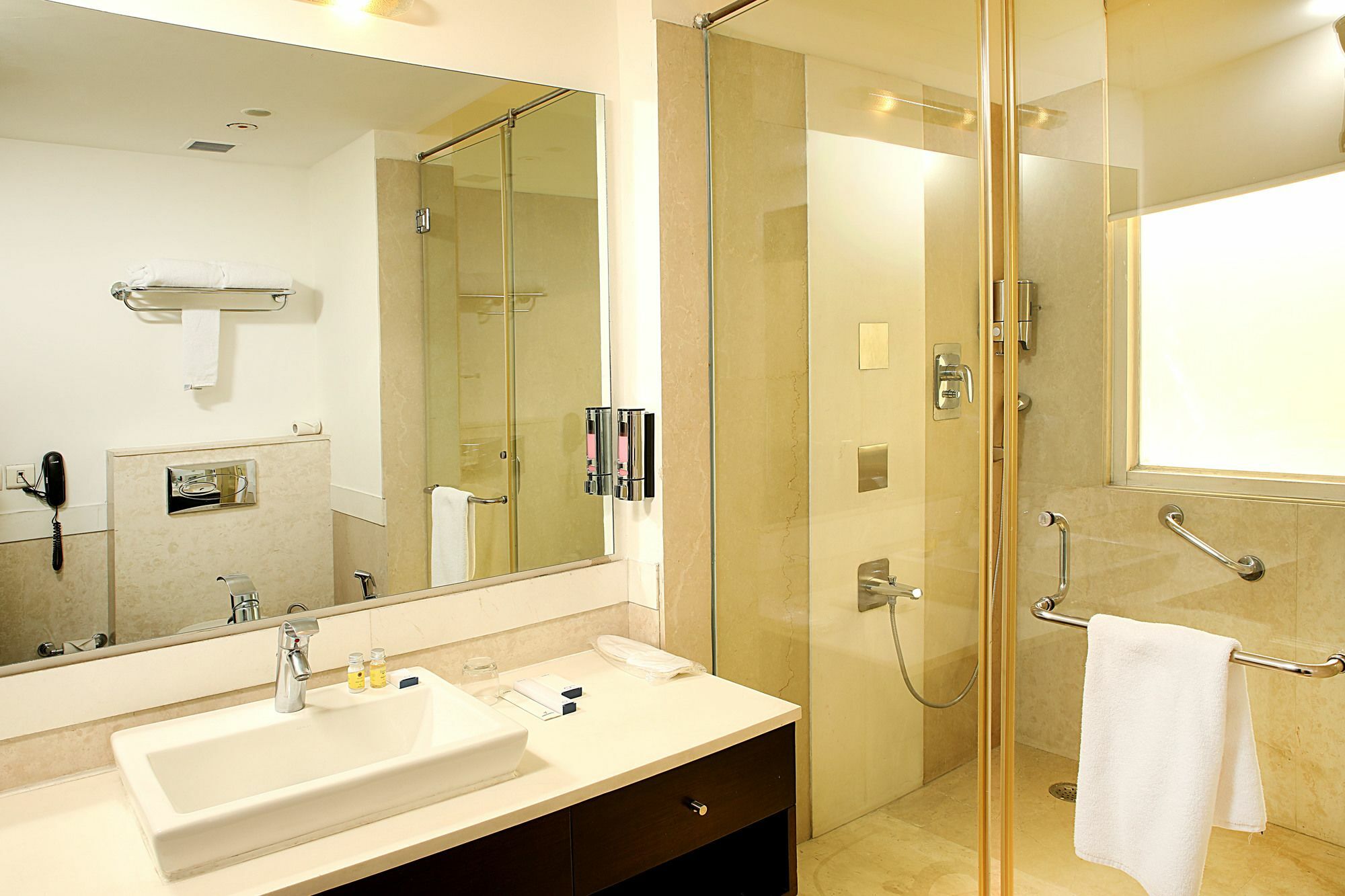 Inde Hotel Vista Woods Huda City Centre, Gurgaon Exterior foto